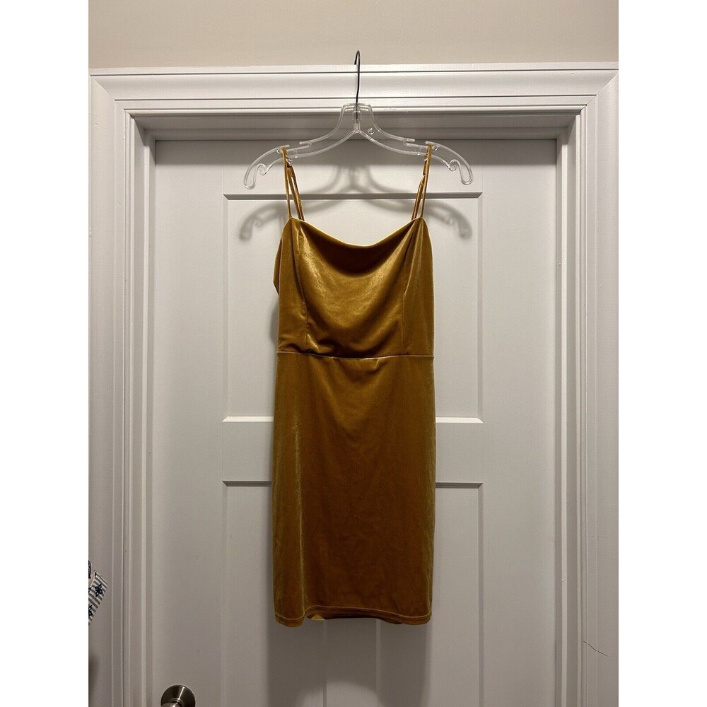 Urban Outfitters Dress Gold Velvet Open Back Mini dress Size Large Game Day Hoco